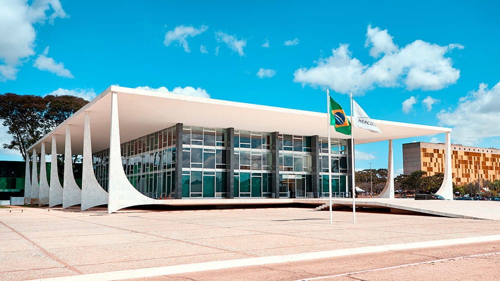 Brazil: Legal Battle Over Rio Betting Ad Ban Escalates