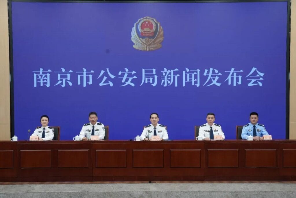 Gambling-Addicted Duo Behind China’s Largest Gold Heist