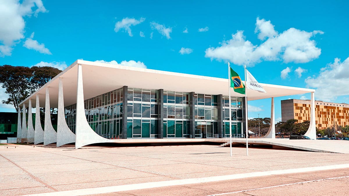 Brazil: Legal Battle Over Rio Betting Ad Ban Escalates