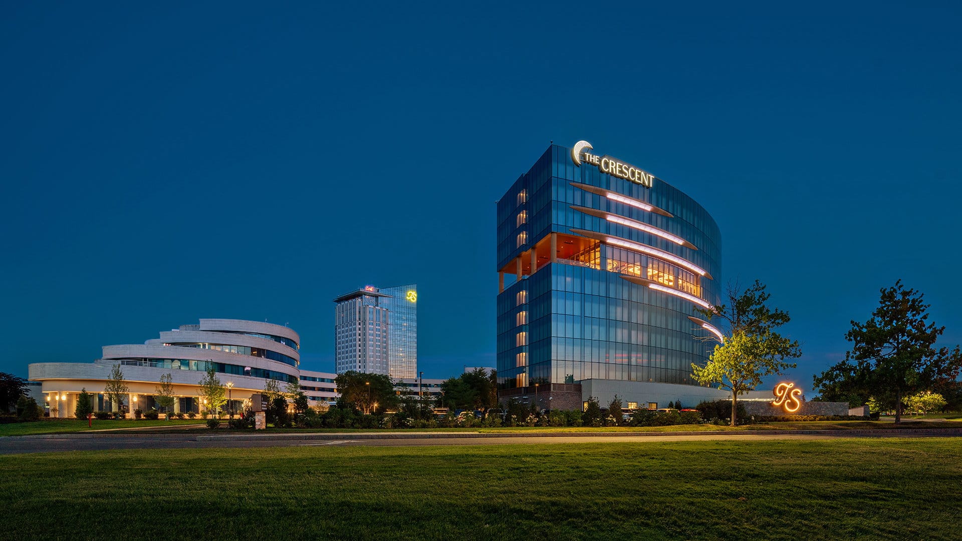 Turning Stone Resort Casino Unveils The Crescent Luxury Hotel and Salt